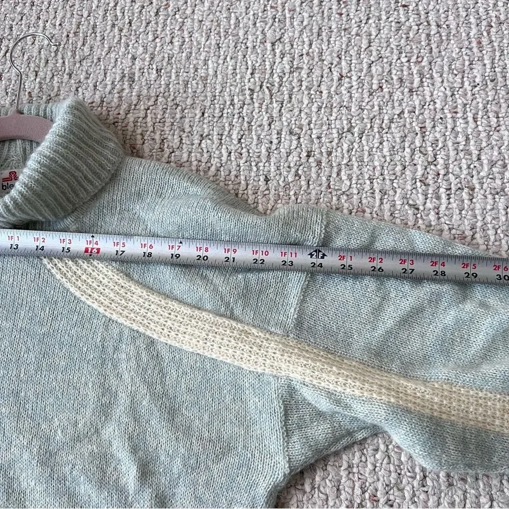 Vintage Mohair Wool Blend Made In Italy Trurtleneck Sweater